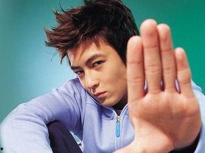 陈冠希最新照片,时尚魅力依旧不减当年