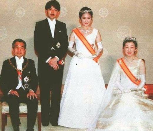 日本皇室结婚照片,结婚照背后的浪漫故事